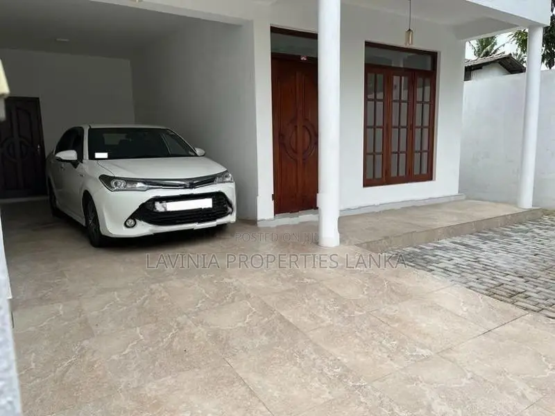 Luxury Two-Storey House for Sale Near Malabe Town (ISU0014H)