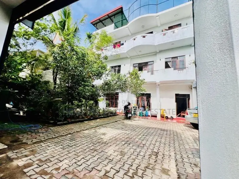 Luxury Huge House for Sale in Malabe