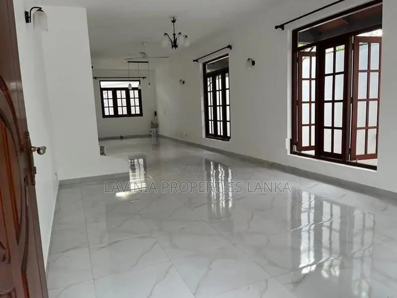 Luxury Two-Storey House for Sale Near Malabe Town (ISU0014H)