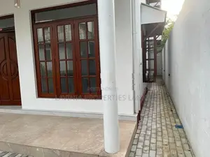 Luxury Two-Storey House for Sale Near Malabe Town (ISU0014H)