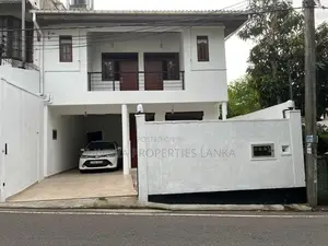 Luxury Two-Storey House for Sale Near Malabe Town (ISU0014H)