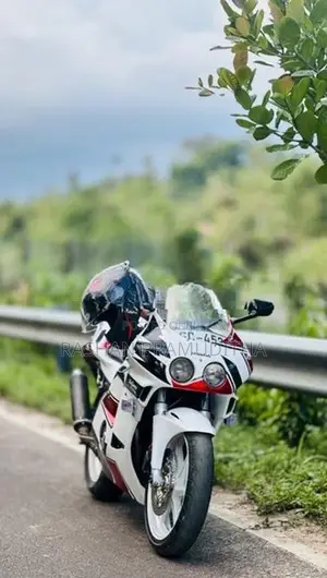 Honda CBR 250RR Gullarm 2002