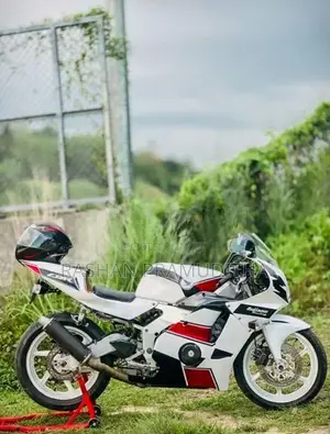 Honda CBR 250RR Gullarm 2002