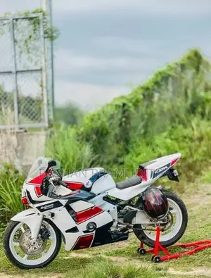 Honda CBR 250RR Gullarm 2002