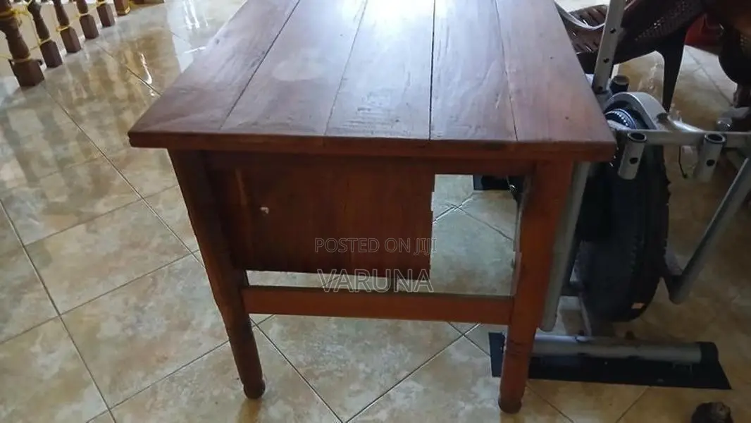 Table 58×28.5 inches