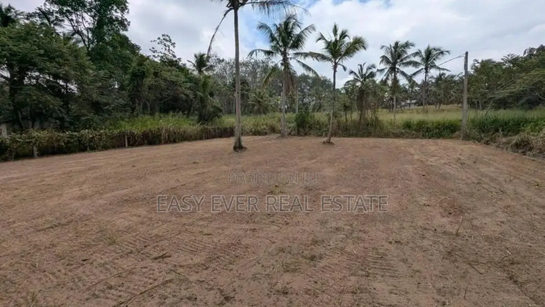 කටුනායක පාරට ආසන්නව ඉඩමක්