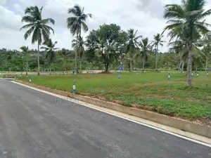 පොල්ගස්ඕවිට හන්දියට ආසන්නව බිම් කොටස් විකිණීමට