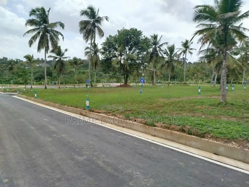 පොල්ගස්ඕවිට හන්දියට ආසන්නව බිම් කොටස් විකිණීමට