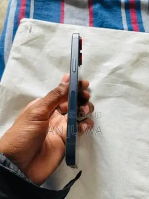 Apple iPhone 13 (Used)
