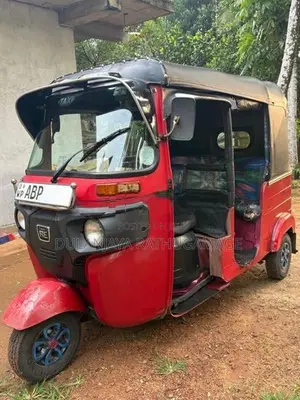 Bajaj RE 2017