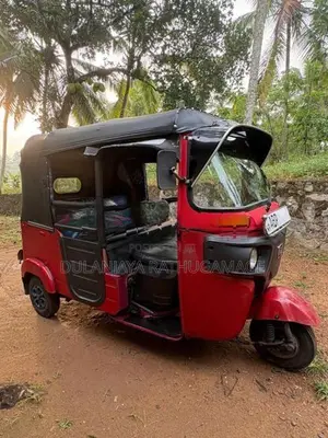 Bajaj RE 2017