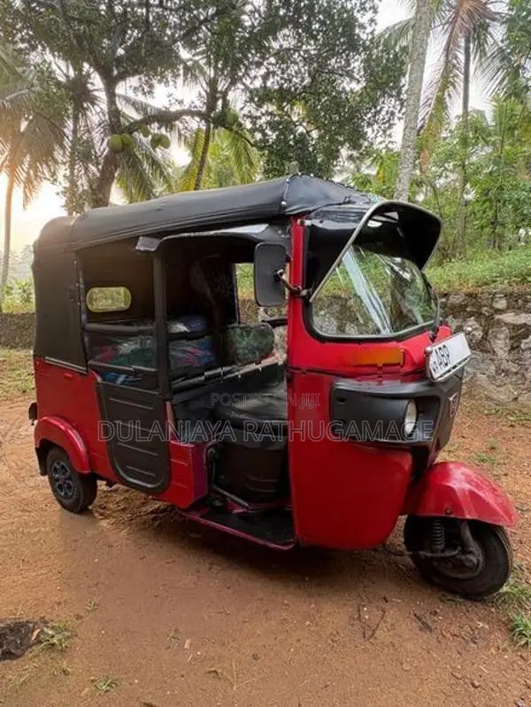 Bajaj RE 2017