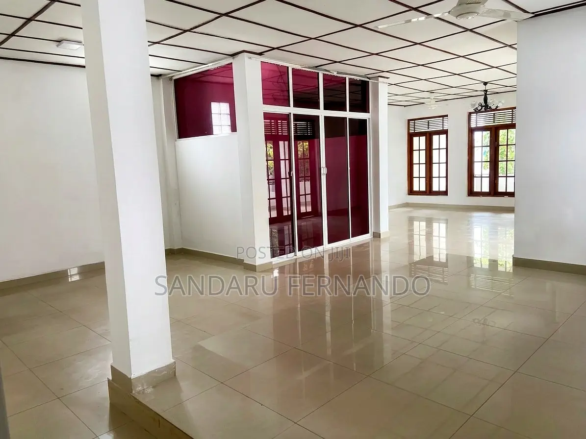 First Floor Commercial Space for Rent in Colombo 05 [P392]