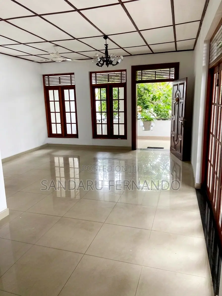 First Floor Commercial Space for Rent in Colombo 05 [P392]