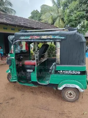 Bajaj RE 2016