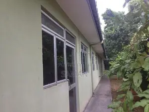 Building for Rent in Aluthgama