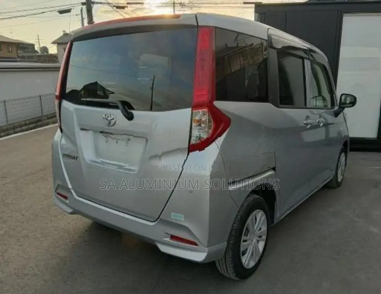 Toyota Roomy X 2024