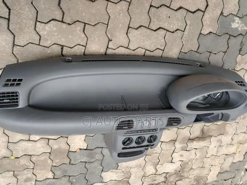 Nissan March K11 Pre Facelift Dashboard