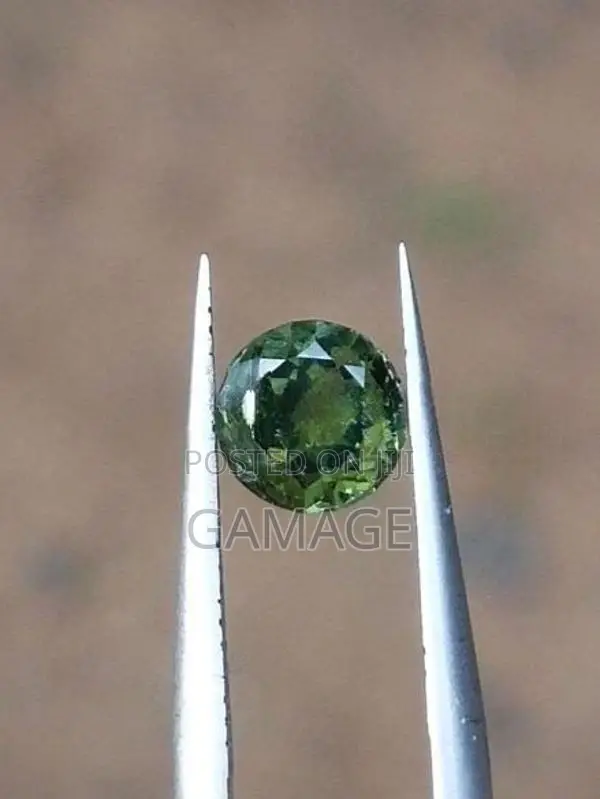 පච්ච තෝර මැණිකක් (Green Tourmaline Healing Gem Stone)
