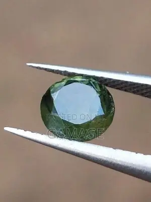 පච්ච තෝර මැණිකක් (Green Tourmaline Healing Gem Stone)