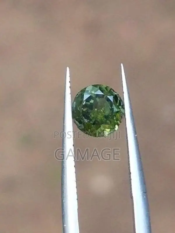 පච්ච තෝර මැණිකක් (Green Tourmaline Healing Gem Stone)
