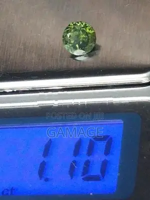 පච්ච තෝර මැණිකක් (Green Tourmaline Healing Gem Stone)