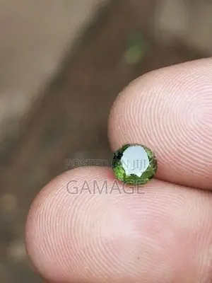 පච්ච තෝර මැණිකක් (Green Tourmaline Healing Gem Stone)
