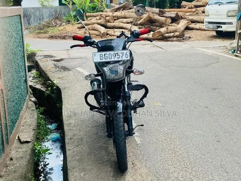 Bajaj V15 2018