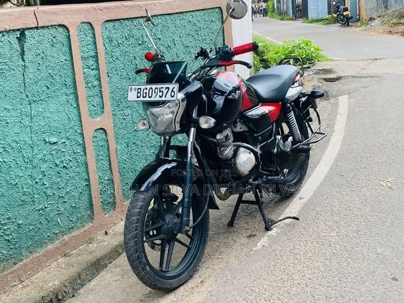 Bajaj V15 2018