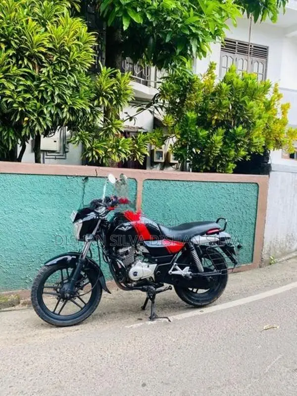 Bajaj V15 2018