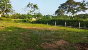 කොළඹ පාරට මුහුණලා ව්‍යාපාරික බිම්කොටසක් විකිණීමට