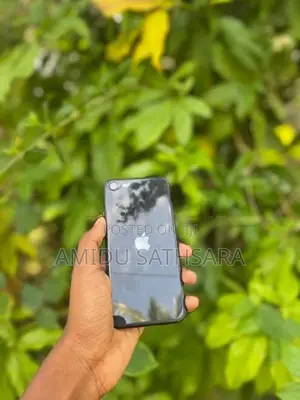 Apple iPhone SE 2 (Used)