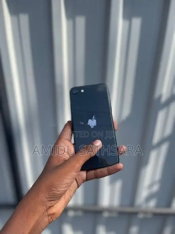 Apple iPhone SE 2 (Used)