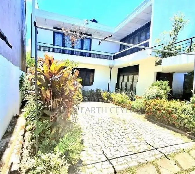 Kotte, 1ST Floor, Furnished House For Rent (ZM1121)