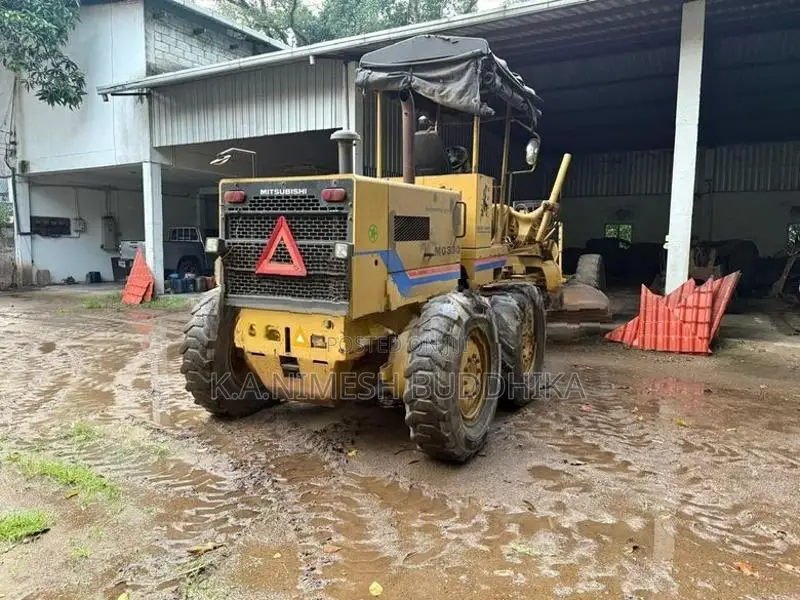 Mitsubishi MG 330 Motor Grader 2011