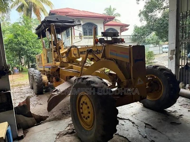 Mitsubishi MG 330 Motor Grader 2011