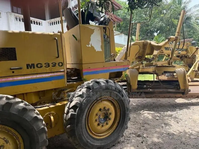 Mitsubishi MG 330 Motor Grader 2011
