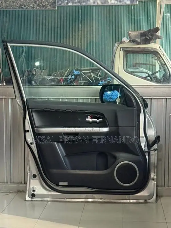 Suzuki Grand Vitara 2007 - 2012 Front Door Panel