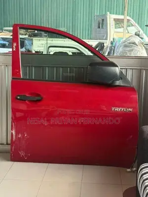Mitsubishi L200 Warrior Front Door Panel