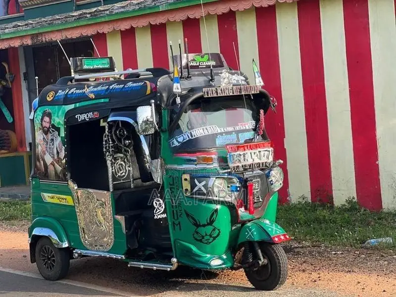 Bajaj RE 2015