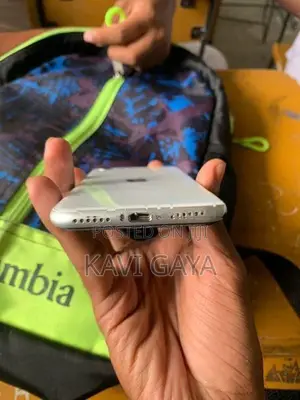 Apple iPhone SE 2 (Used)