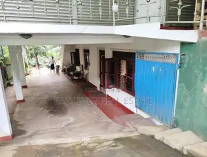 ව්‍යාපාරයකටත් පදිංචියටත් ගැලපෙන බිල්ඩින් එකක් සමග නිවසක්