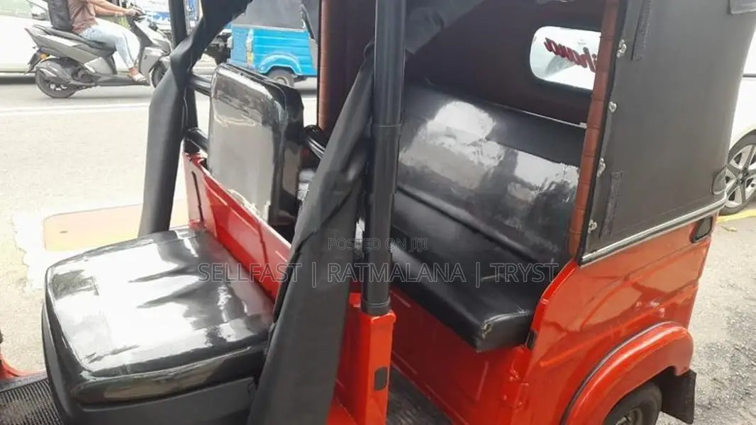 Bajaj RE 2025