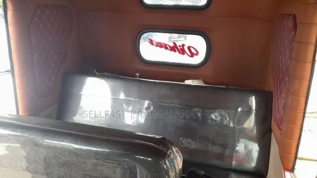Bajaj RE 2025