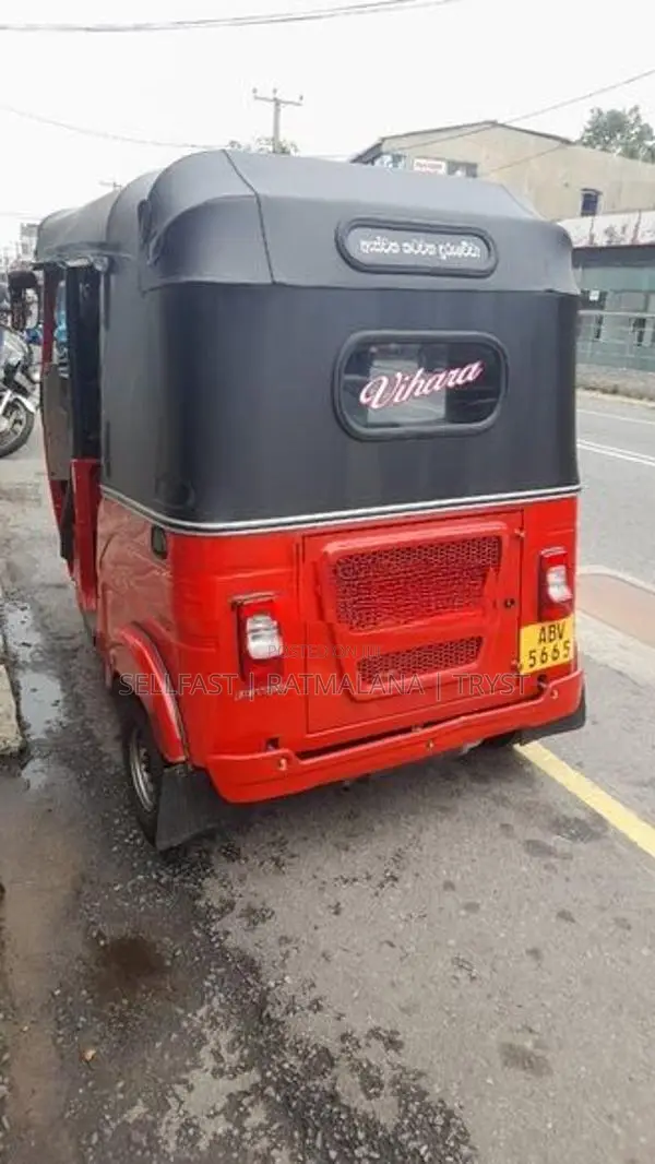 Bajaj RE 2025