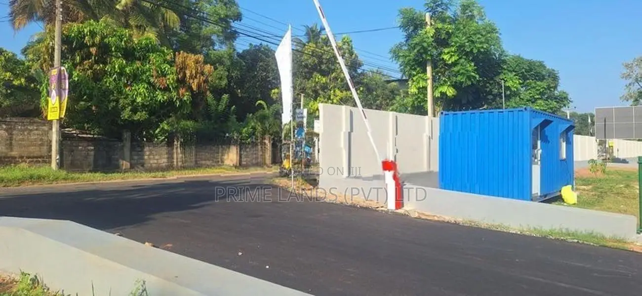 මල්කඩුවෙන් සුපිරි බිම් කොටස්