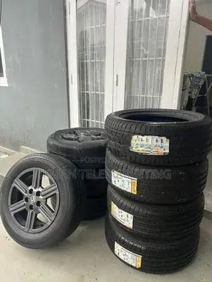 215/60/16 Inches Japan Tyres with 16 Inch Wheel
