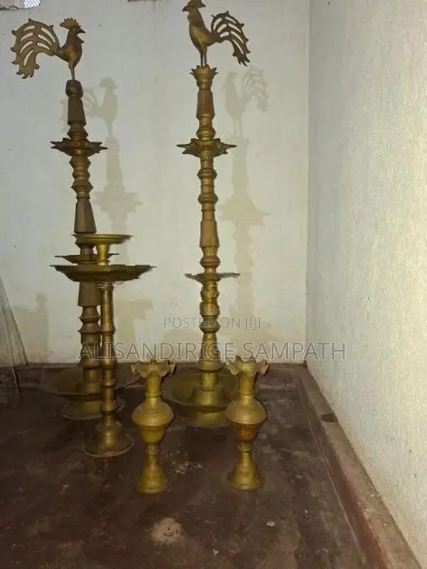 Old Brass Kukula Oil Lamp 6 Feet with Flower Vases