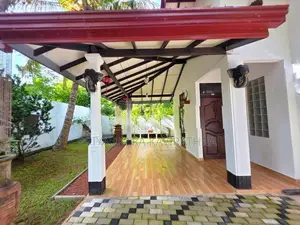 අලංකාර ගෙවත්තක් සහිත පර්චස් 12.5 ක නිවස විකිනීමට - මැදගම