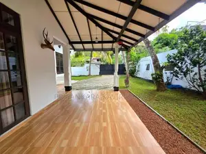අලංකාර ගෙවත්තක් සහිත පර්චස් 12.5 ක නිවස විකිනීමට - මැදගම